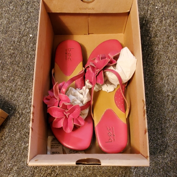 2/$45 like new BOC floral sandlea - Picture 13 of 16
